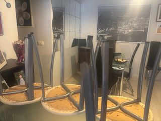 Mesa de cocina con 4 sillas