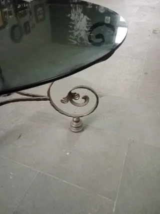 Tavolino rotondo vintage in vetro e metallo