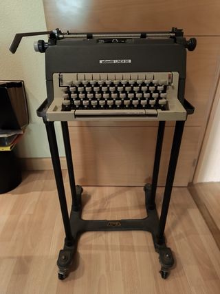 Máquina de escribir Olivetti Linea 98