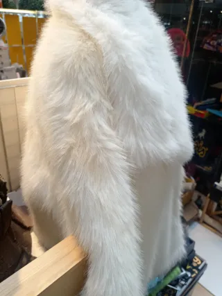 Chaqueta de pelo sintético blanca