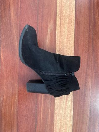 Botines de terciopelo con flecos