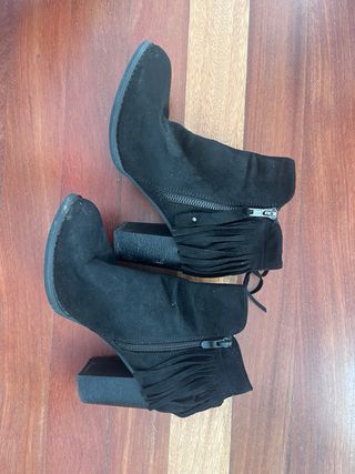 Botines de terciopelo con flecos