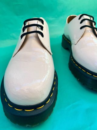 Zapatos Dr. Martens blancos charol