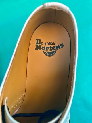 Zapatos Dr. Martens blancos charol