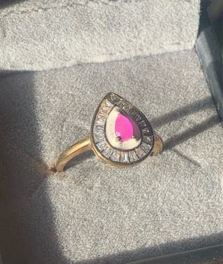 Anillo Ajustable Rubí Rosa Bañado en Oro