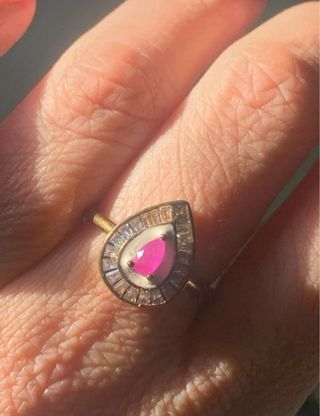 Anillo Ajustable Rubí Rosa Bañado en Oro