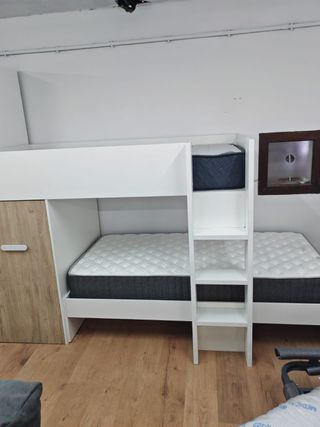 Cama individual con cabecero y mesita