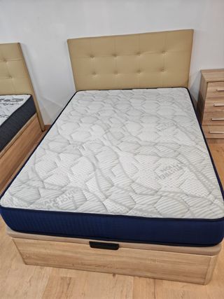 Cama individual con cabecero y mesita