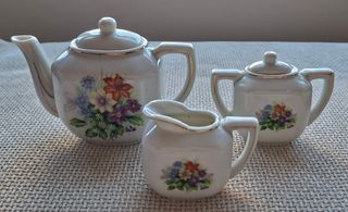 Juego Tazas y Platos Miniatura  Porcelana japonesa