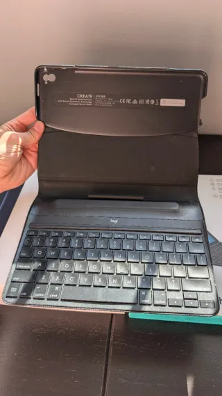 Apple iPad Pro 9.7 32GB Color Oro + funda Logi