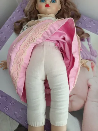 Bambola francese vintage con vestito rosa