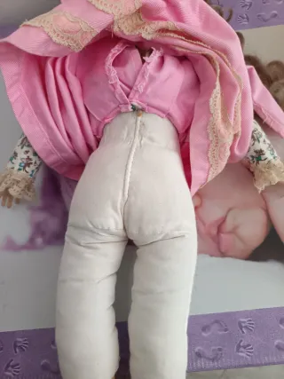Bambola francese vintage con vestito rosa