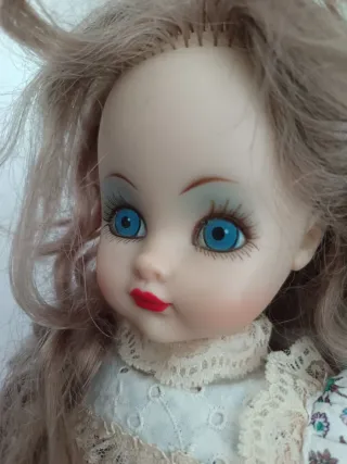 Bambola francese vintage con vestito rosa