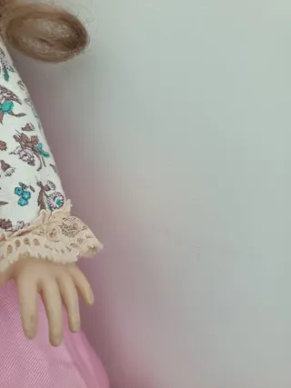 Bambola francese vintage con vestito rosa