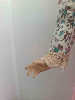 Bambola francese vintage con vestito rosa