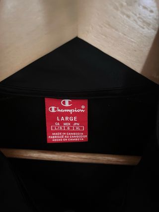 Chaqueta Champion Negra Talla L de niño.