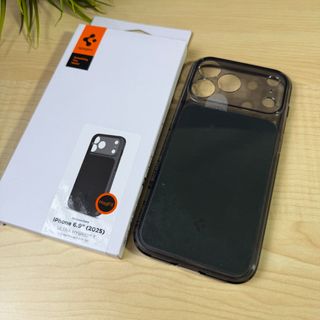 Funda Spigen Ultra Hybrid iPhone 6.9 (2025)