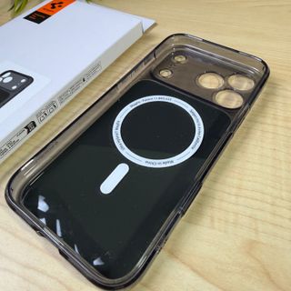 Funda Spigen Ultra Hybrid iPhone 6.9 (2025)