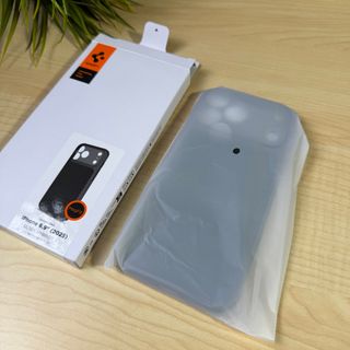 Funda Spigen Ultra Hybrid iPhone 6.9 (2025)