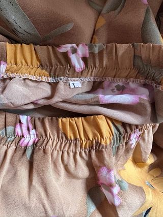 Falda floral marrón y amarilla