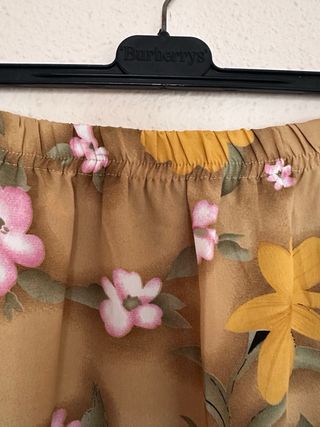 Falda floral marrón y amarilla