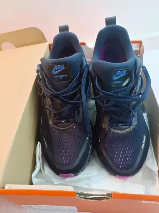 Nike Vomero 18 Negro y Rosa, talla 42