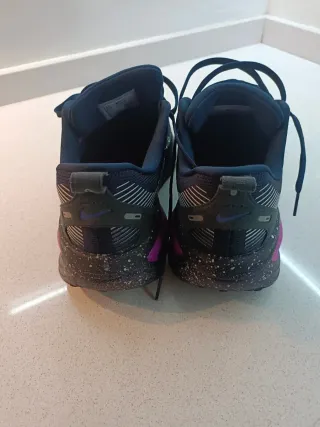 Nike Vomero 18 Negro y Rosa, talla 42