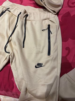 Chándal Nike Tech Beige y Negro