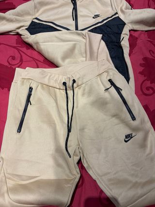 Chándal Nike Tech Beige y Negro