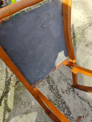 Reposapiés de madera tapizado