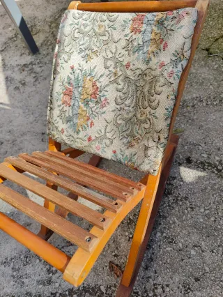 Reposapiés de madera tapizado