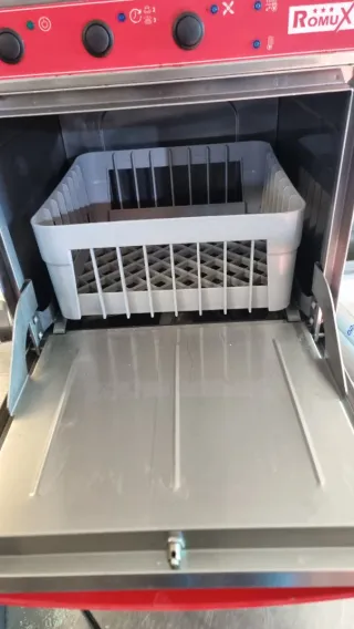 Lavavajillas industrial 35x35 con bomba desagüe