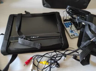 2 pantallas portátiles para el coche Nevir