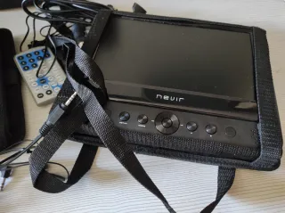 2 pantallas portátiles para el coche Nevir