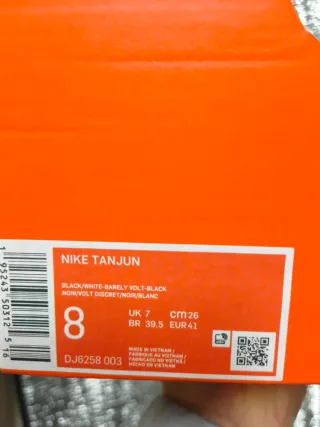 Zapatillas Nike hay varias tallas