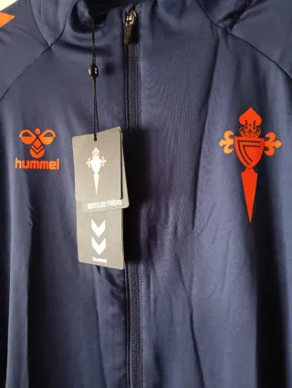 Chaqueta Celta de Vigo Hummel Talla M