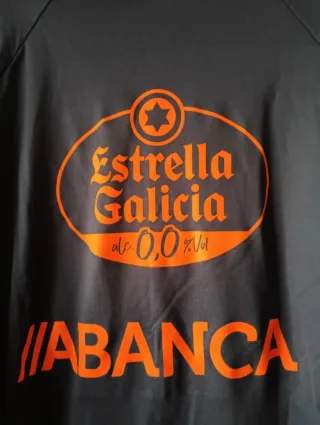 Chaqueta Celta de Vigo Hummel Talla M