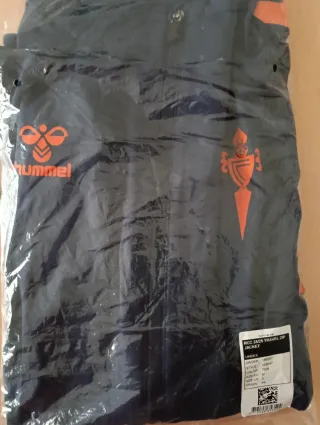 Chaqueta Celta de Vigo Hummel Talla M