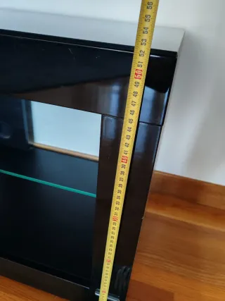 Mueble de salón negro y cristal