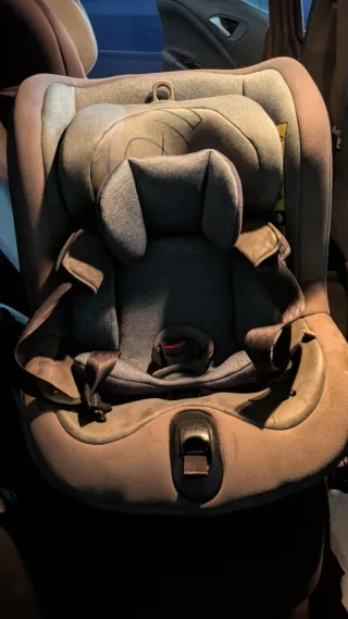 Silla de coche para bebé giratoria