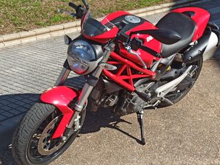Ducati Monster 696