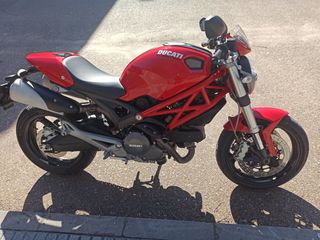 Ducati Monster 696