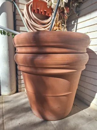 Grandi vasi in terracotta