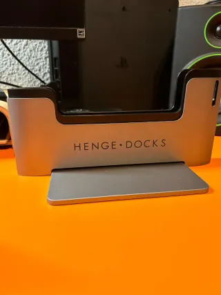 Base Henge Docks MacBook Pro 15
