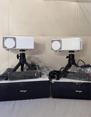 Mini Proyector Akiyo