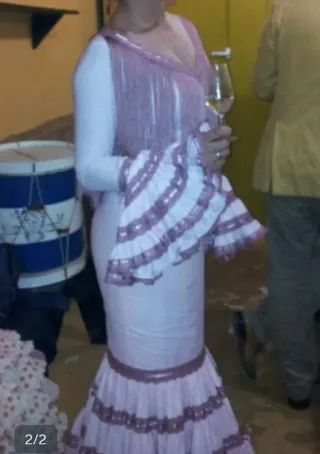 Traje de flamenca rosa con volantes