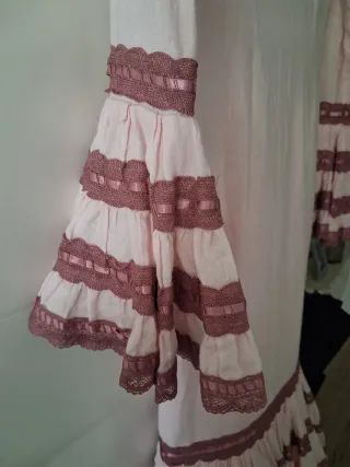 Traje de flamenca rosa con volantes