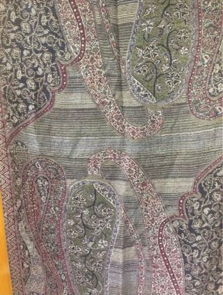 Bufanda Estampada Floral Gris y Morado