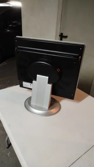 Monitor Captiva 19 TFT VGA Plata