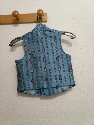 Chaleco fallero azul floral Talla como para 7años